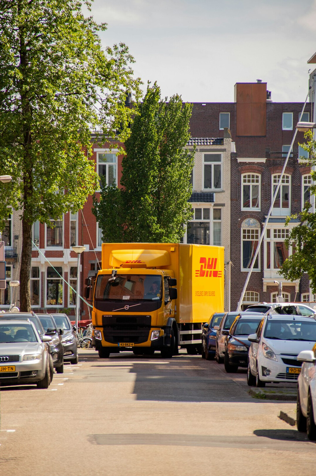 Redactieteam dat overlegt vlak voor een live-uitzending